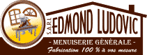 Logo S.A.R.L. Edmond Ludovic, menuiserie générale. Un ébéniste travaille sur une pièce de bois devant des fenêtres stylisées.